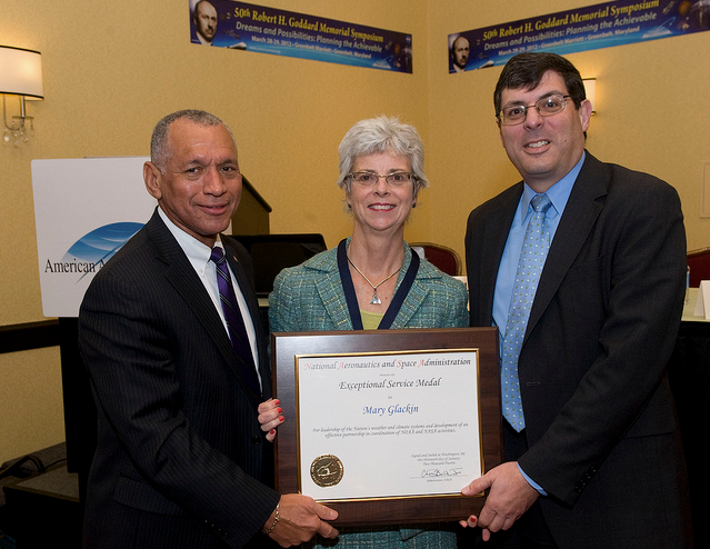 photo of nasa administrator charles bolden and gsfc director chris scolese with awardee many glackin