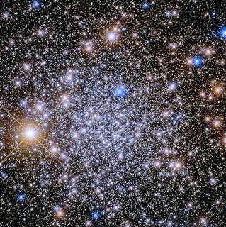 Hubble Glimpses a Glittering Gathering of Stars
