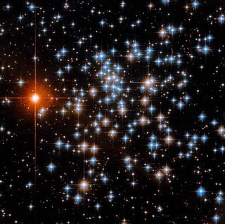 Hubble Spies Sparkling Spray of Stars in NGC 2660