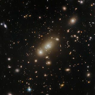Hubble Captures Cosmic Cluster