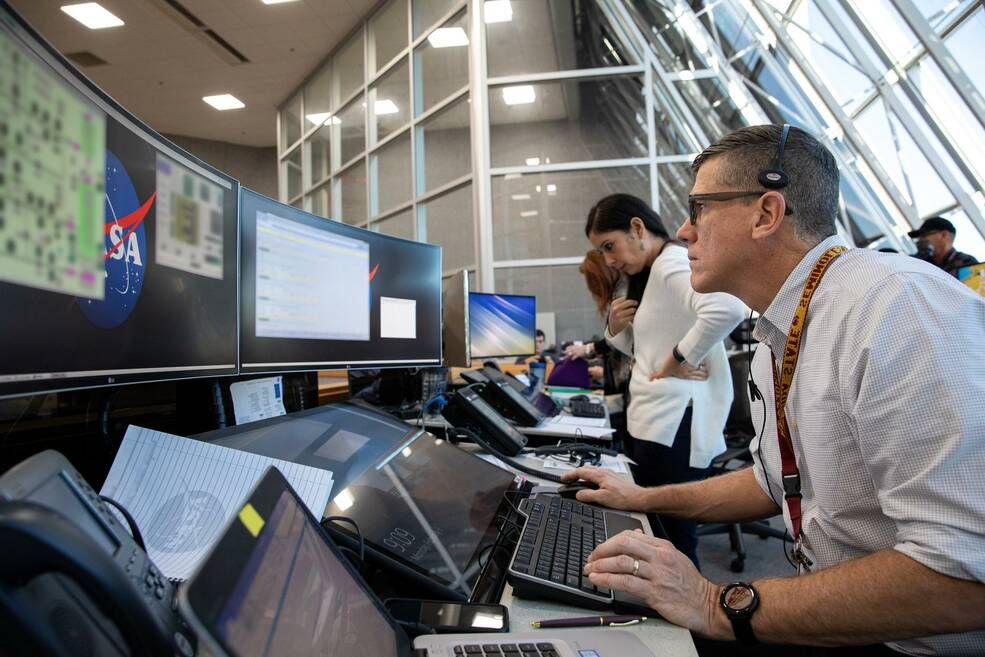 Photo of NASA personnel conducting Artemis I countdown training simulation