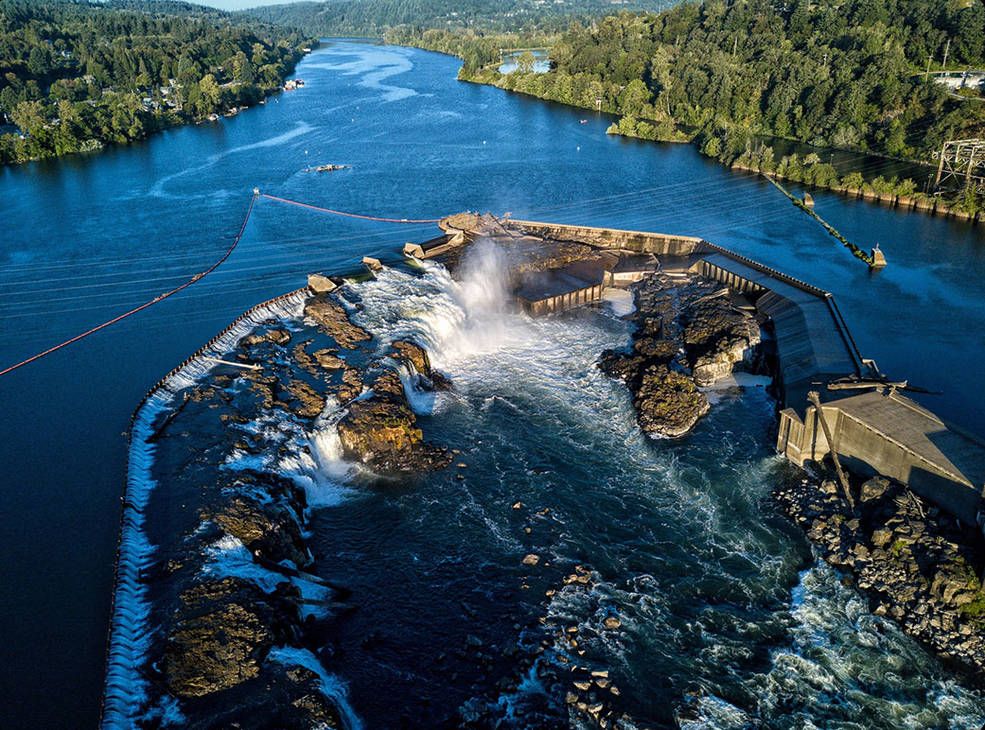 Aerial photo of section of Oregon’s Willamette River