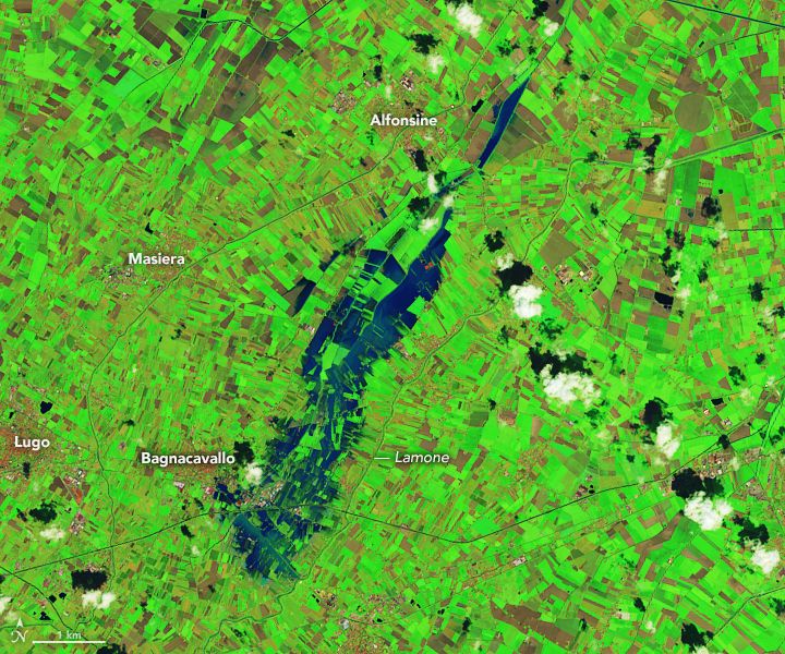 Image acquired by the Operational Land Imager (OLI) on the Landsat 8 satellite showing flooding adjacent to the Lamone river on May 4, 2023. 