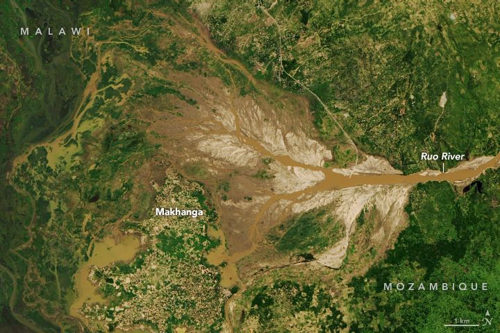 Landsat 8 satellite image of southern Malawi showing extensive cropland damage from flooding