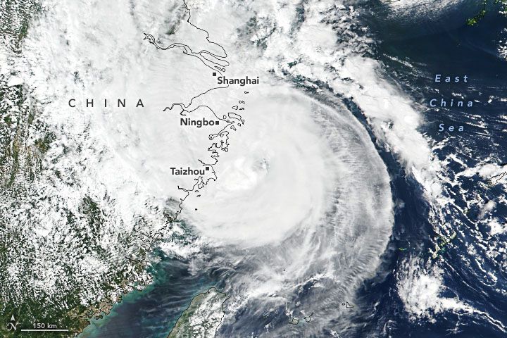Natural-color Suomi NPP satellite image of Typhoon Muifa approaching southeastern China