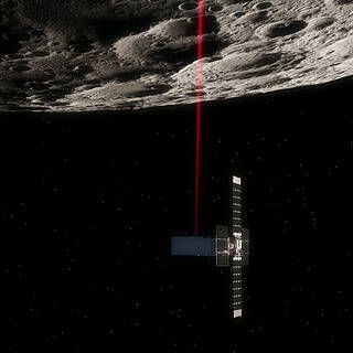 This illustration shows NASA’s Lunar Flashlight using its four-laser reflectometer to search for surface water ice as it makes a close approach over the Moon’s South Pole.